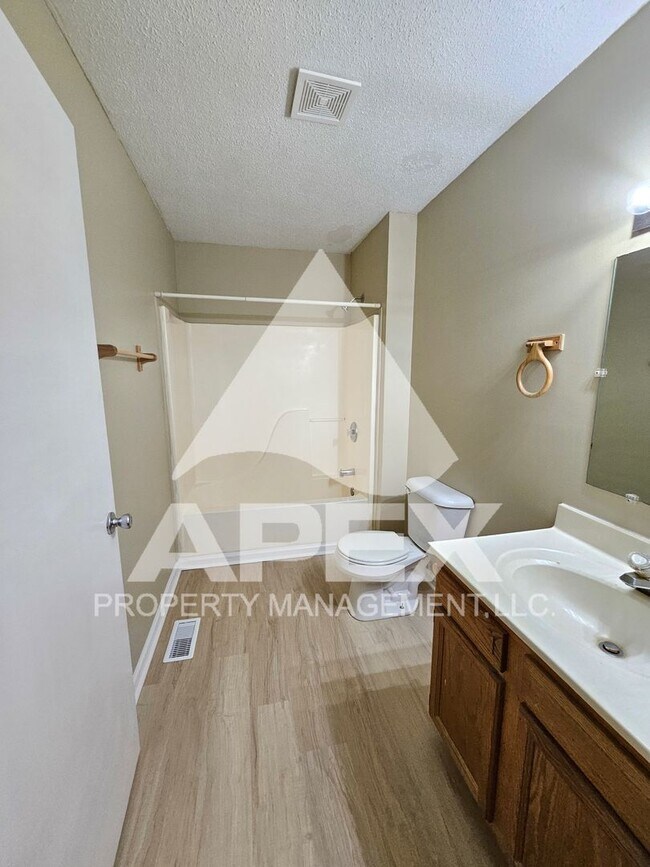 Building Photo - MOVE-IN SPECIAL,NO RENT TIL JUNE 1ST! - 3 Bd | 2 Ba 1st Floor Condo in West Knoxville!