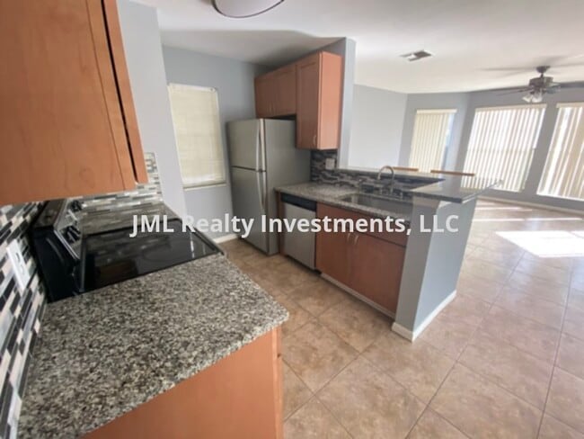Building Photo - 2 bedroom 2 bath 1st floor condo in the Hidden Village Condos of Lake Mary