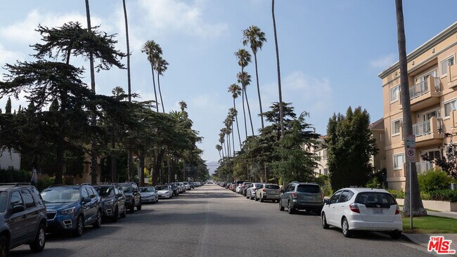 Building Photo - 943 12th St