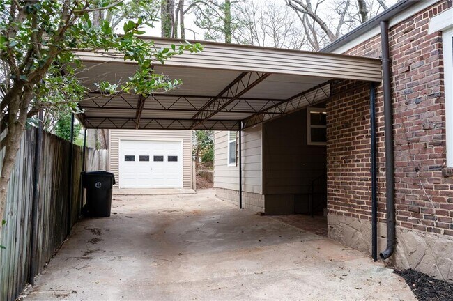 Building Photo - 1395 Winburn Dr