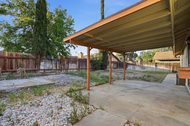 Building Photo - 44119 Kirkland Ave