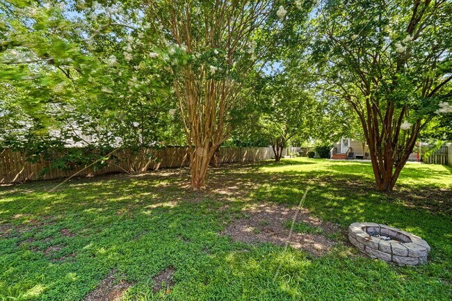 Building Photo - Modern 2 bed 1 bath home with fenced yard in Hampton