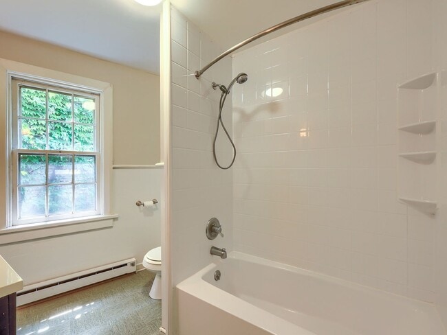 Building Photo - Spacious 3 Bedroom Single Family Home in the Capital District