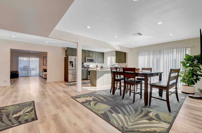 Building Photo - 2523 Palma Vista Ave