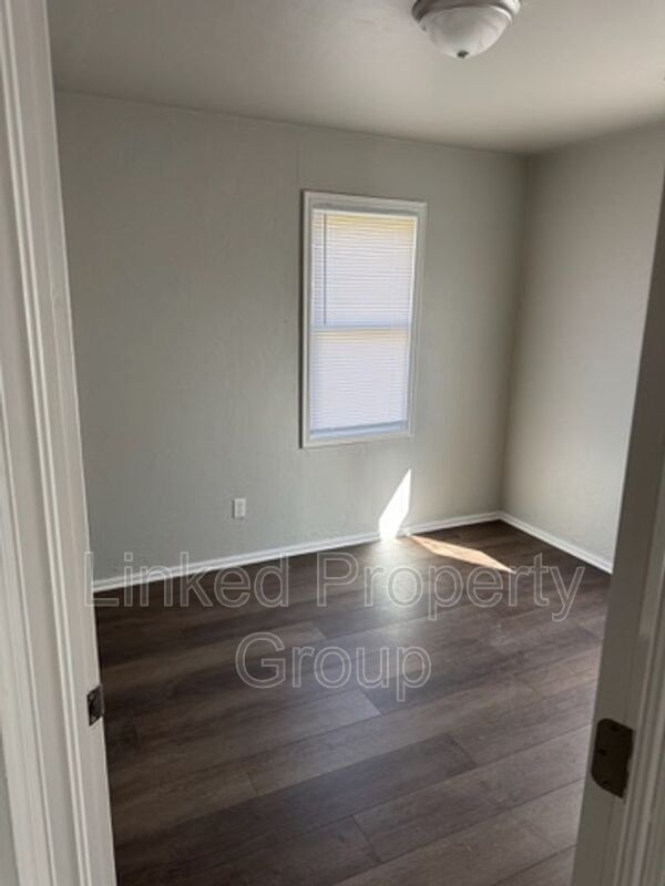 Building Photo - 1321 NE 39th St