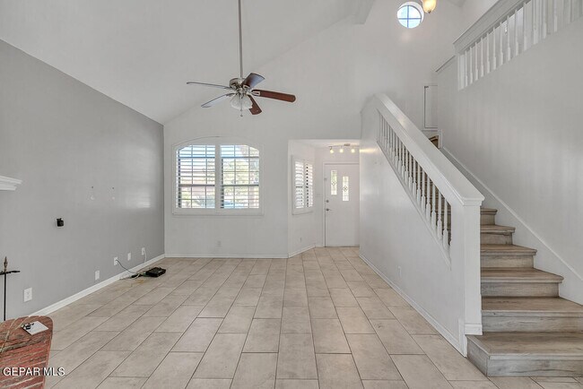 Building Photo - 1049 Desierto Luna St