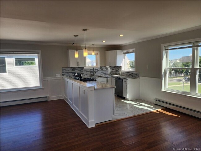 Building Photo - 126 Downing St