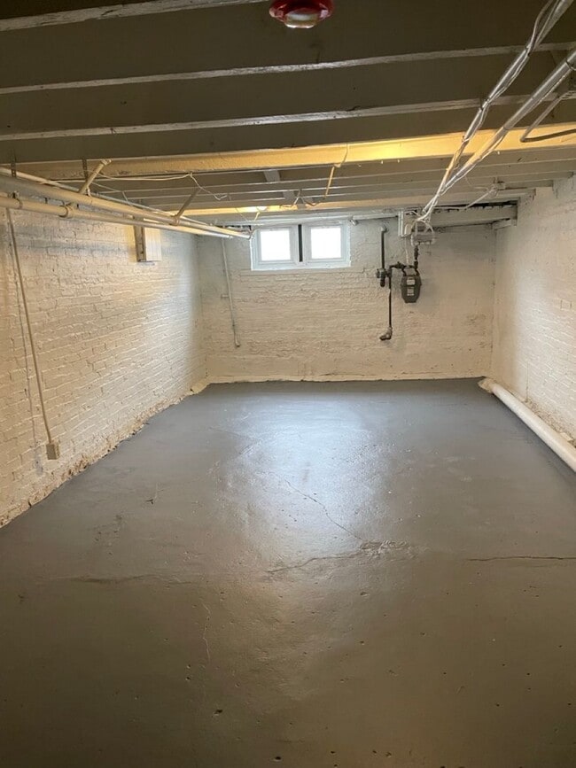 Building Photo - 719 N Milton Ave