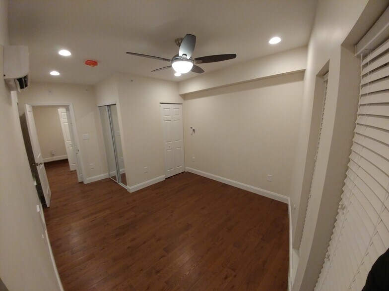 Spacious Bedroom - 520 N 15th St