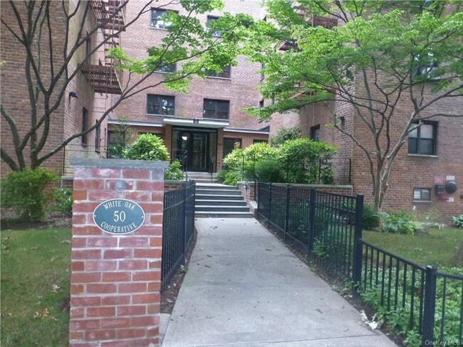 Building Photo - 50 White Oak St