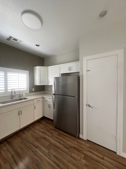 Building Photo - 7500 E Deer Valley Rd