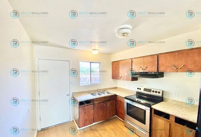 Building Photo - Spacious & Cozy 2-Bedroom Apartment with P...