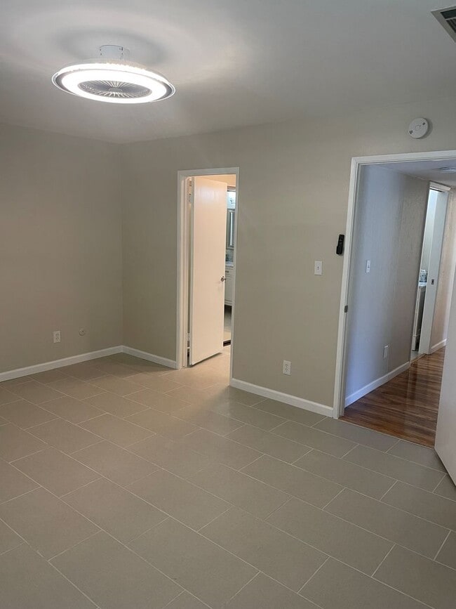 Building Photo - Gorgeous Completely Remodeled Single Story...