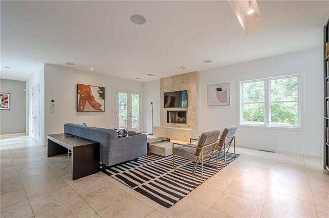 Building Photo - 2269 Briarwood Hills Dr NE