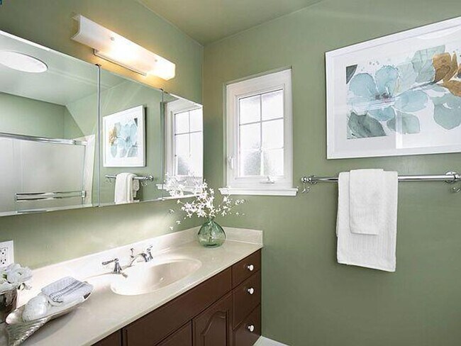 Building Photo - Stunning 4BD + Office Home with Pool in Li...