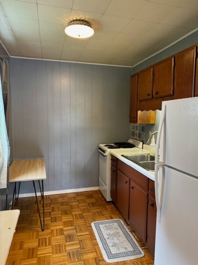 Building Photo - Above Garage Apartment