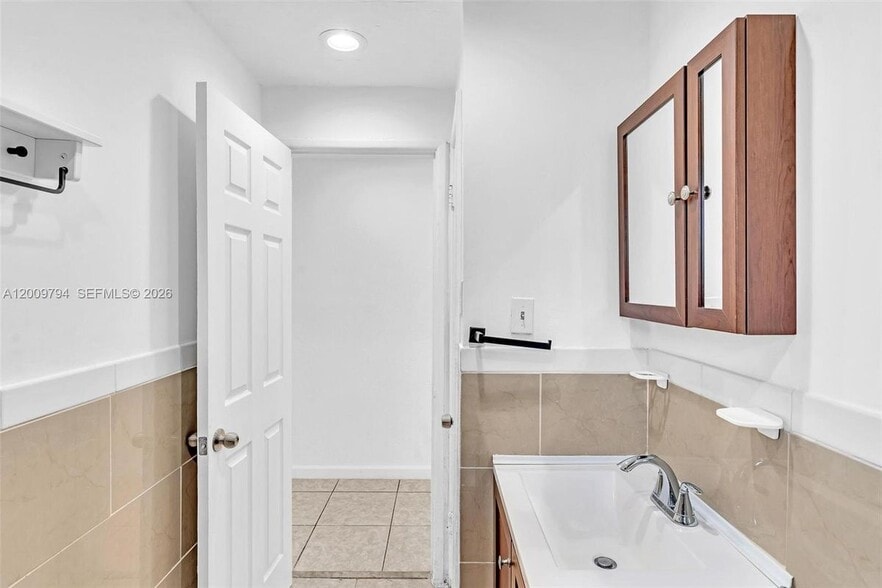 Building Photo - 4156 SW 49th Ct