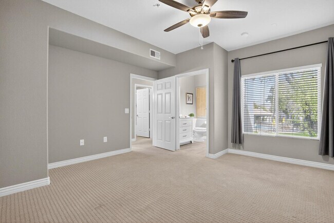 Building Photo - 7401 W Arrowhead Clubhouse Dr