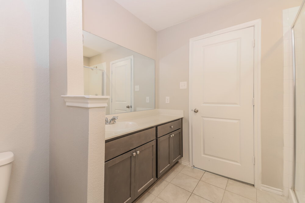 Building Photo - 2609 Hutchins Dr