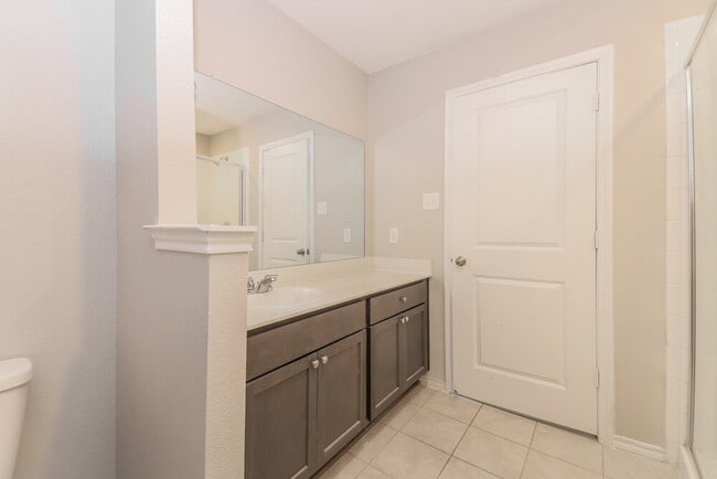 Building Photo - 2609 Hutchins Dr