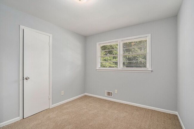 Building Photo - Renovated 4BR/2.5BA Home in Jonesboro!