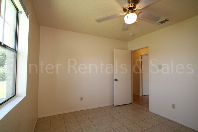Building Photo - 2804 Derby Dr