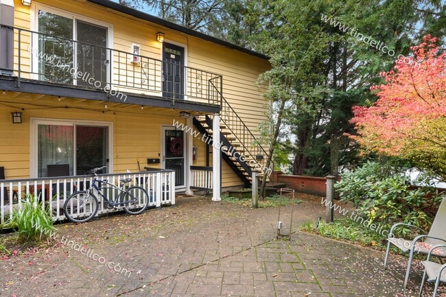 Building Photo - 2nd MONTH FREE!!! Charming Upstairs 2BD/1BA in the Heart of Multnomah Village- Water, Sewer & Gar...