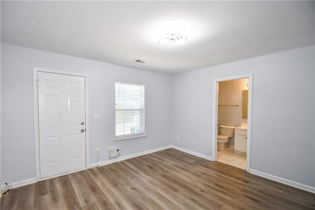 Building Photo - 2201 Landing Walk Dr