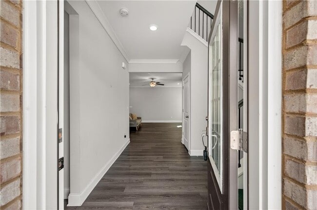 Building Photo - 1020 River Park Dr