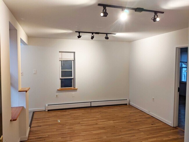 Building Photo - 26 Academy St