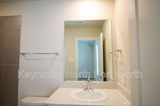 Building Photo - 2106 Dunbar Dr