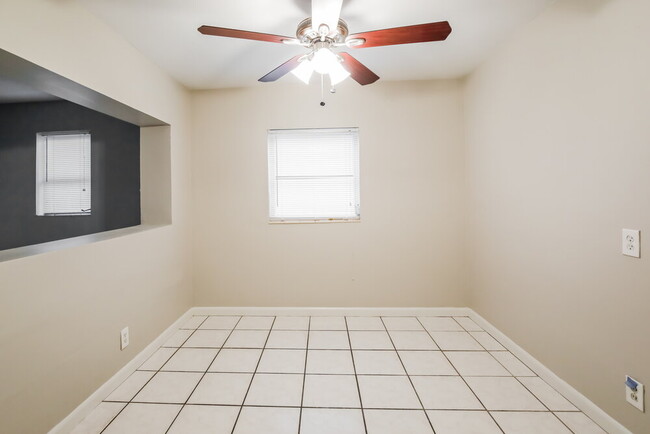 Building Photo - 5201 N Andrews Ave