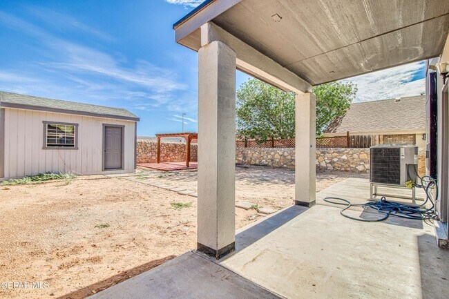 Building Photo - 12325 Tierra Bella Dr