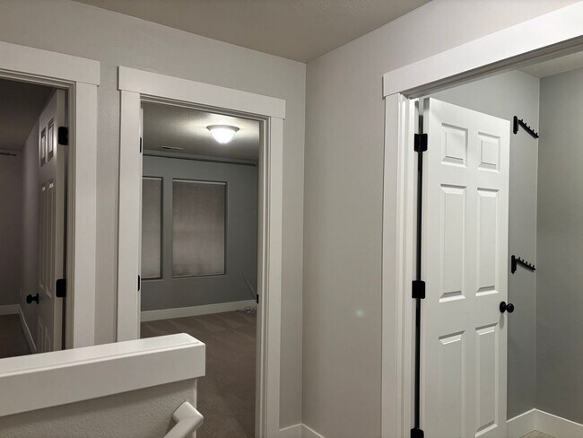Building Photo - Wonderfully Designed Craftsman Home with P...