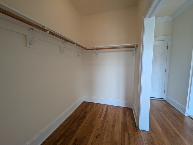 Building Photo - 2737 N Spaulding Ave