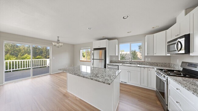 Building Photo - 3 Bed 2.5 Bath - Fireside - NAS Whidbey - Groups