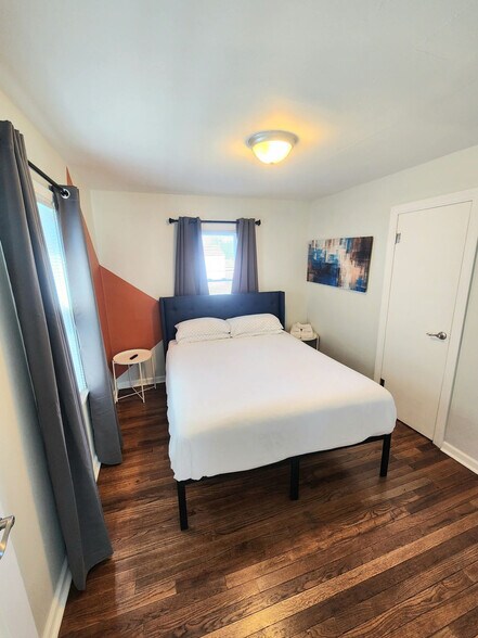 Building Photo - 272 Hoefgen St