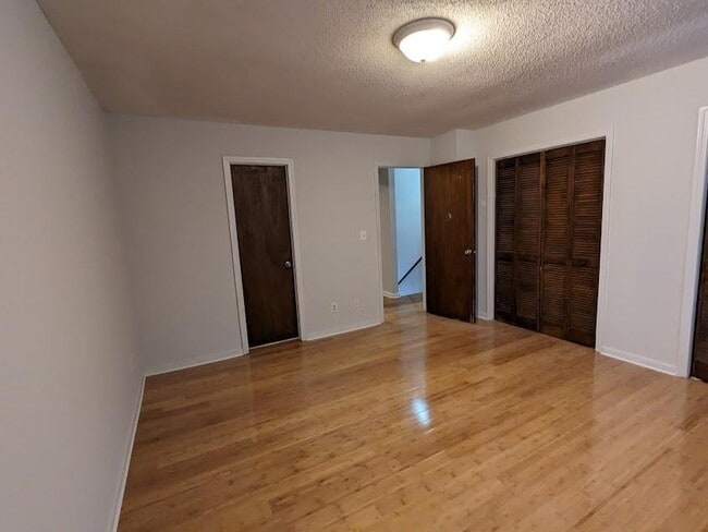 Building Photo - 3751 Oakwood Hills Dr