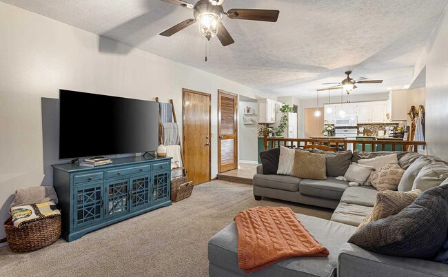 Building Photo - Gorgeous Millard Home!!