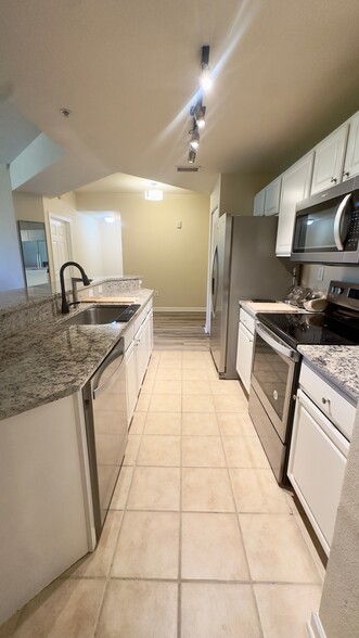 Building Photo - 405 S Villa San Marco Dr