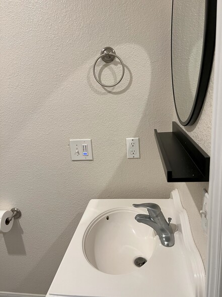 Bath Sink - 11070 Densmar Rd