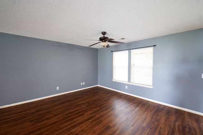 Building Photo - 8 Willow Lakes Dr