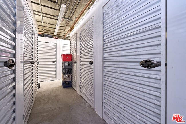 Building Photo - 871 Crenshaw Blvd