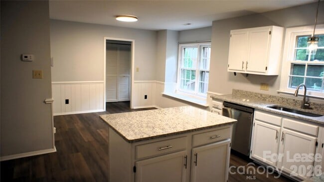 Building Photo - 10000 Ridgemore Dr