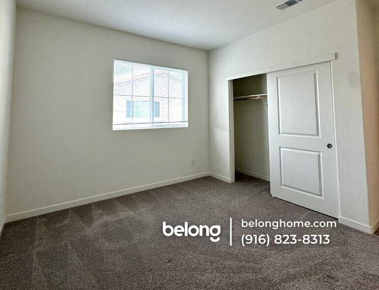 Building Photo - 1648 Chanticleer Ln