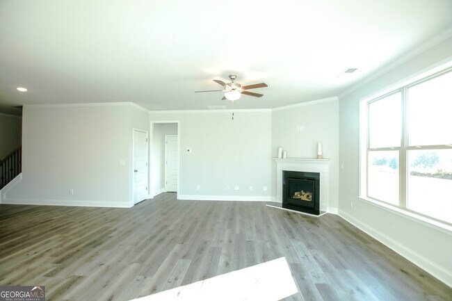Building Photo - 452 Hellen Vly Dr