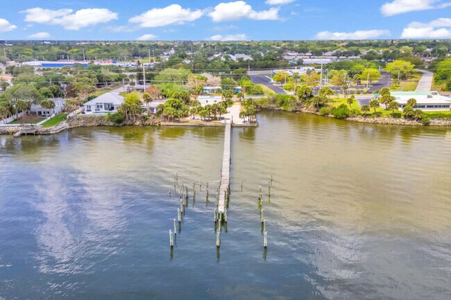 Building Photo - 2362 Pineapple Ave