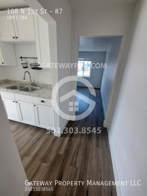 Building Photo - 108 N 1st St