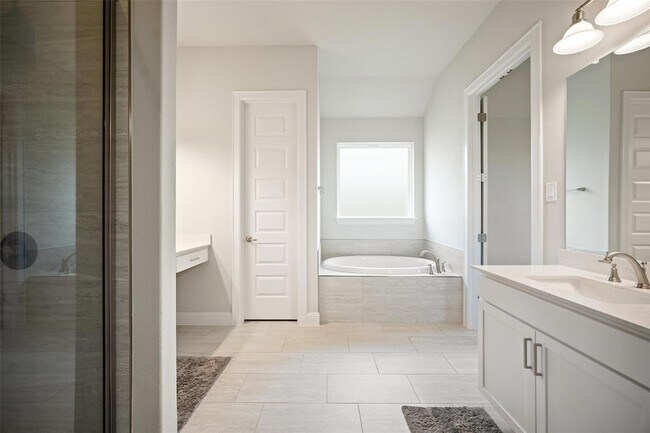 Building Photo - 127 Buteo St