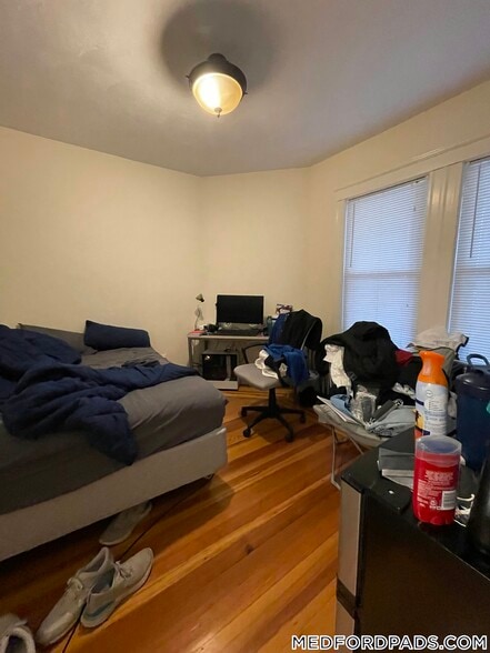 Building Photo - 352 Main St